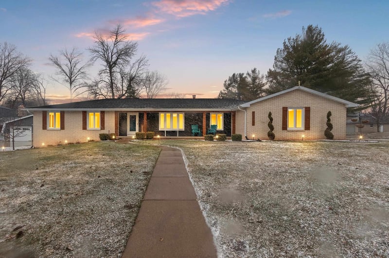 2031 Parkwood Ct, Green Bay, WI 54304-1955