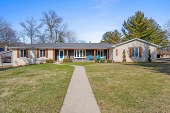 2031 Parkwood Ct, Green Bay, WI 54304-1955