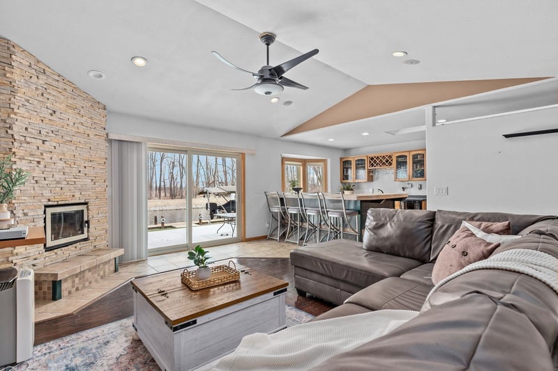 6454 Sunshine Harbour Dr, Winneconne, WI 54986