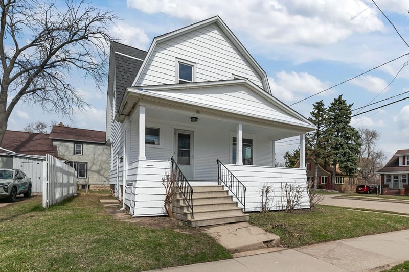 22 Melvin Ave, Oshkosh, WI 54901