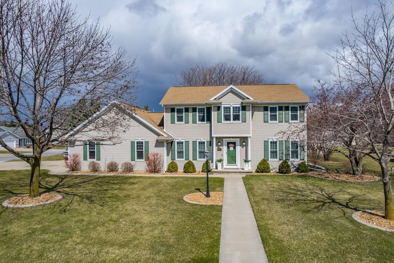 W6074 Strawflower Dr, Appleton, WI 54915