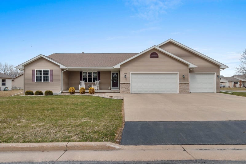 2008 Natures Way, Menasha, WI 54952