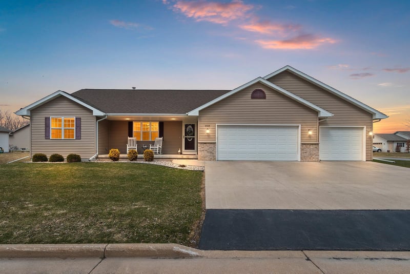 2008 Natures Way, Menasha, WI 54952