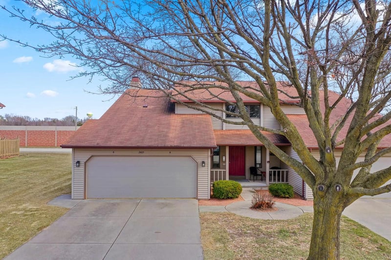 2405 Cedar Ridge Ct, Green Bay, WI 54313-5775