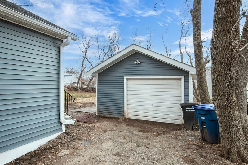 1806 Ashland St, Oshkosh, WI 54901