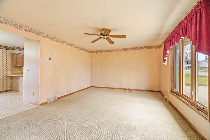 321 Superior St, Omro, WI 54963