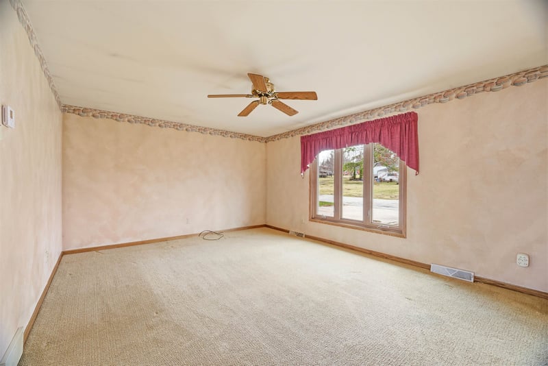 321 Superior St, Omro, WI 54963