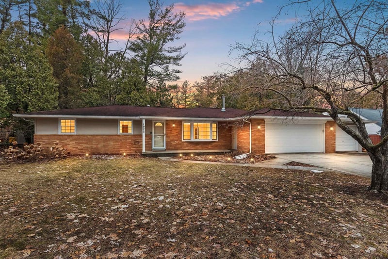 1023 Laverne Dr, Green Bay, WI 54311