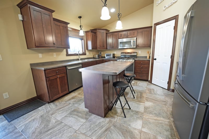 730 Aerostar Ln, Green Bay, WI 54313