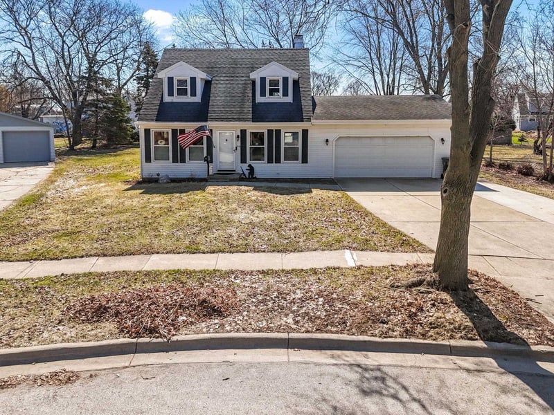 915 Twilight Dr, De Pere, WI 54115