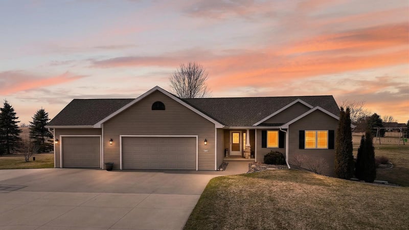 W7122 Hillview Rd, Greenville, WI 54942