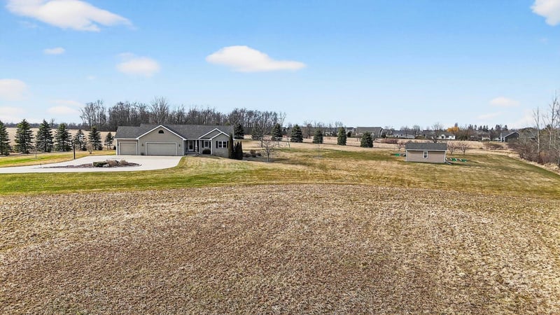 W7122 Hillview Rd, Greenville, WI 54942