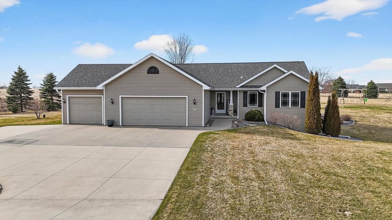 W7122 Hillview Rd, Greenville, WI 54942