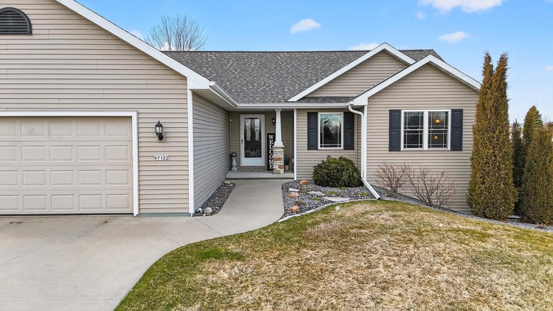 W7122 Hillview Rd, Greenville, WI 54942