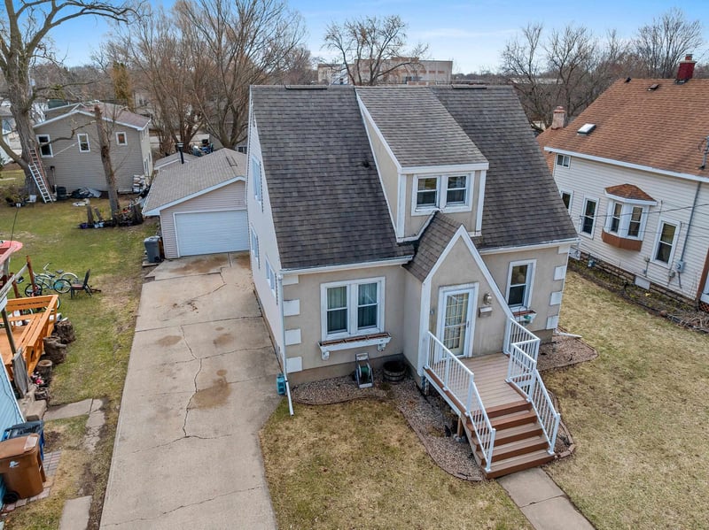 825 1st St, Menasha, WI 54952