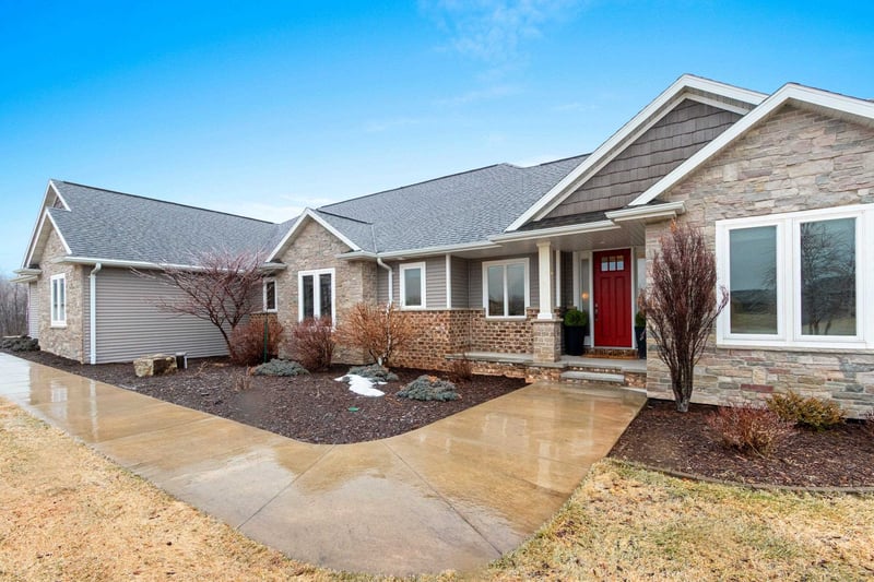 2875 Stone Creek Cir, Suamico, WI 54313-9107