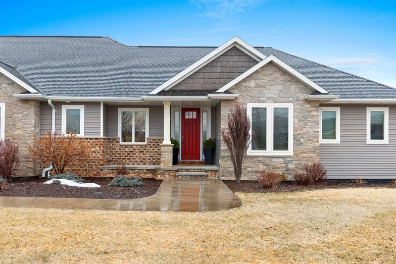 2875 Stone Creek Cir, Suamico, WI 54313-9107