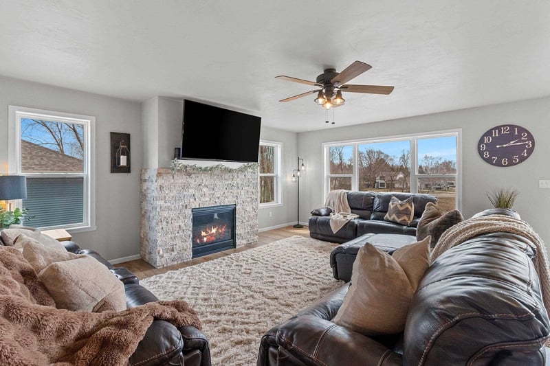 1221 Velsen Rd, Green Bay, WI 54313