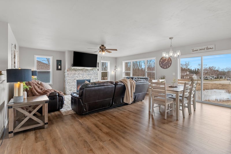 1221 Velsen Rd, Green Bay, WI 54313