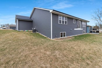 1221 Velsen Rd, Green Bay, WI 54313