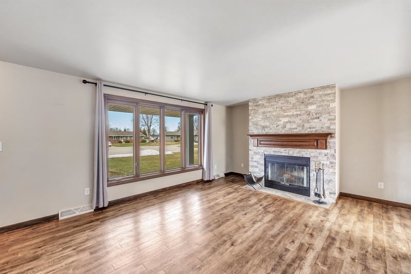 2121 Rose Frances Ct, Green Bay, WI 54311-6350