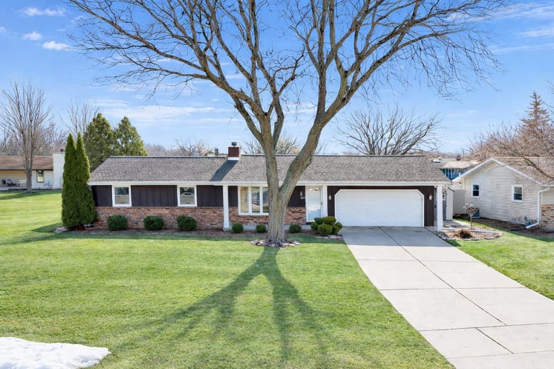 2121 Rose Frances Ct, Green Bay, WI 54311-6350