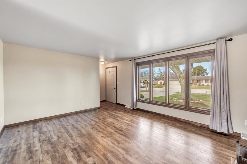 2121 Rose Frances Ct, Green Bay, WI 54311-6350