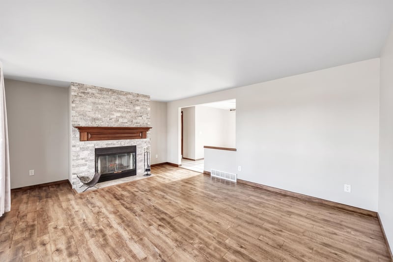 2121 Rose Frances Ct, Green Bay, WI 54311-6350