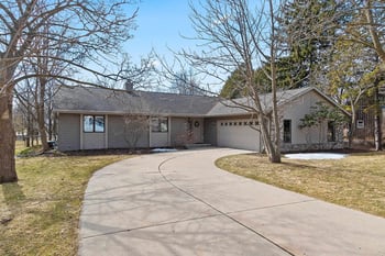 2763 Memorial Dr, Green Bay, WI 54313-6248