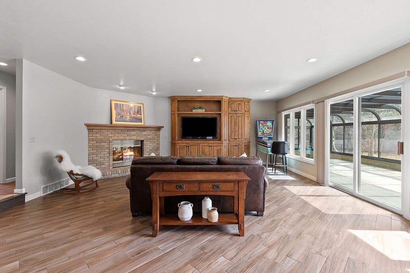 2763 Memorial Dr, Green Bay, WI 54313-6248