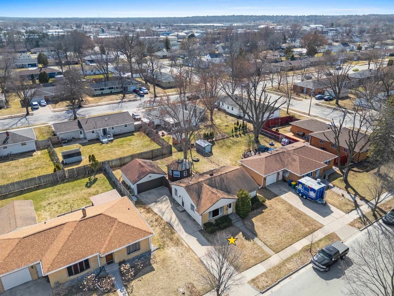 1714 Lilac Ln, Green Bay, WI 54302-2316