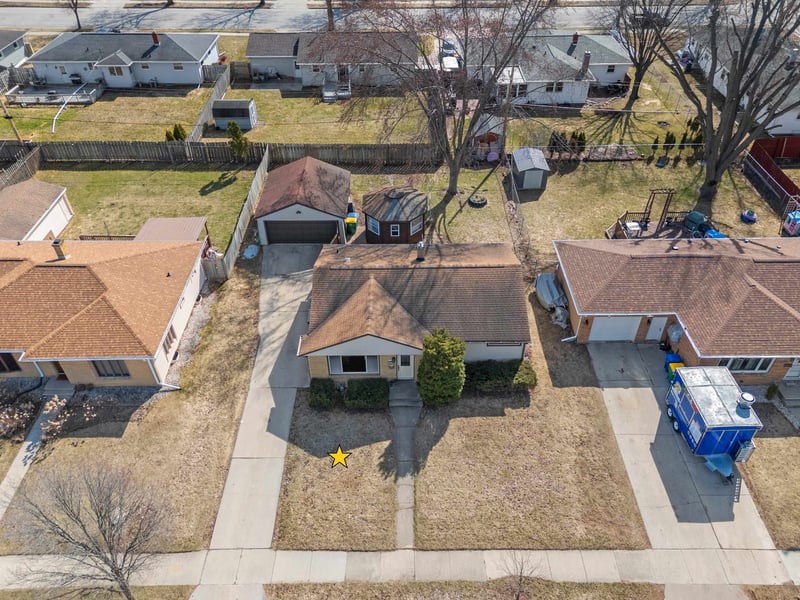 1714 Lilac Ln, Green Bay, WI 54302-2316