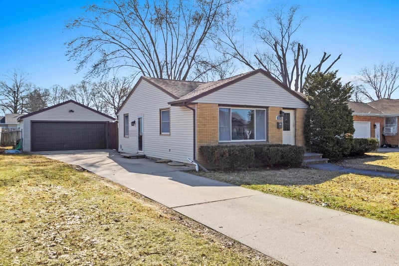 1714 Lilac Ln, Green Bay, WI 54302-2316