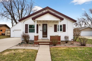 739 Park St, Wrightstown, WI 54180-1017