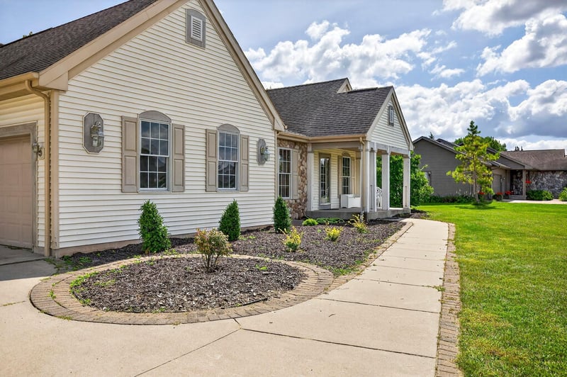 4424 Harbor Village Dr, Omro, WI 54963-8229