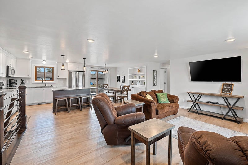 1855 St Agnes Dr, Green Bay, WI 54304-3964