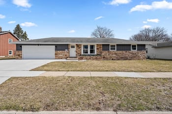 1855 St Agnes Dr, Green Bay, WI 54304-3964