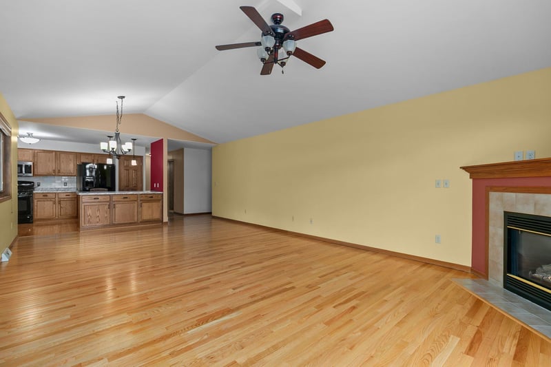 1274 18th Ave, Oshkosh, WI 54904