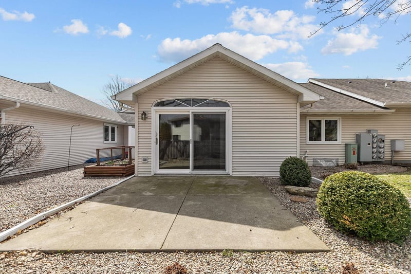 1274 18th Ave, Oshkosh, WI 54904