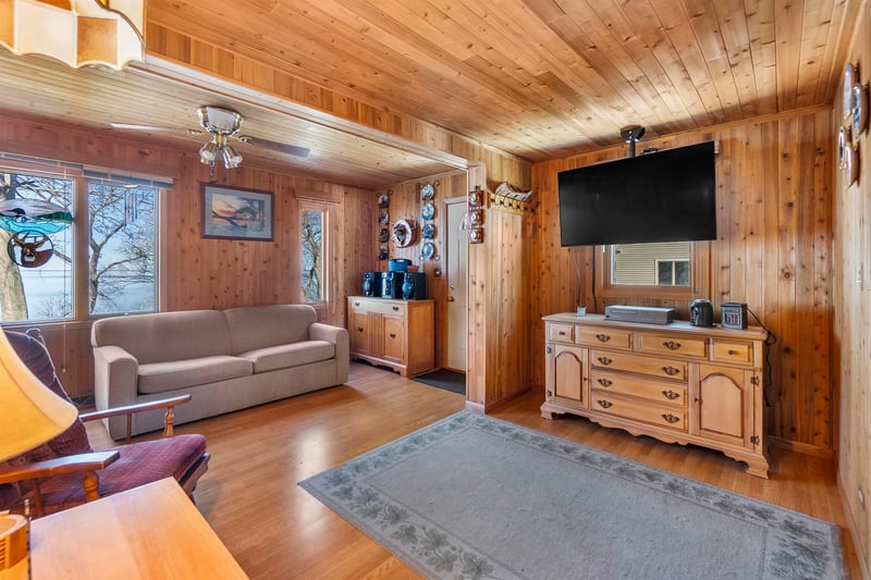 937 Paramount Dr, Chilton, WI 53014