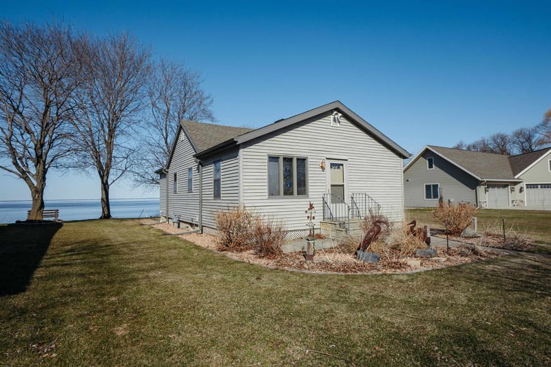 937 Paramount Dr, Chilton, WI 53014