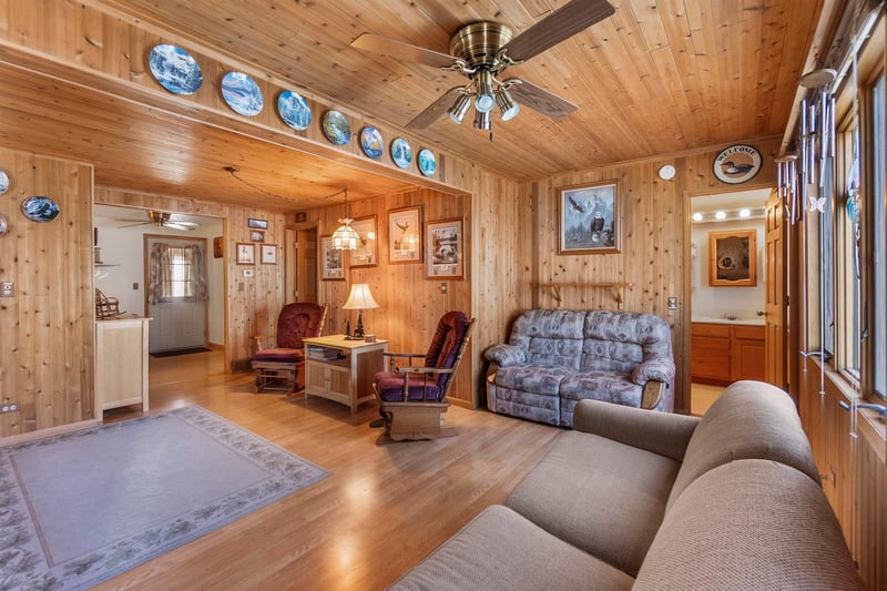 937 Paramount Dr, Chilton, WI 53014