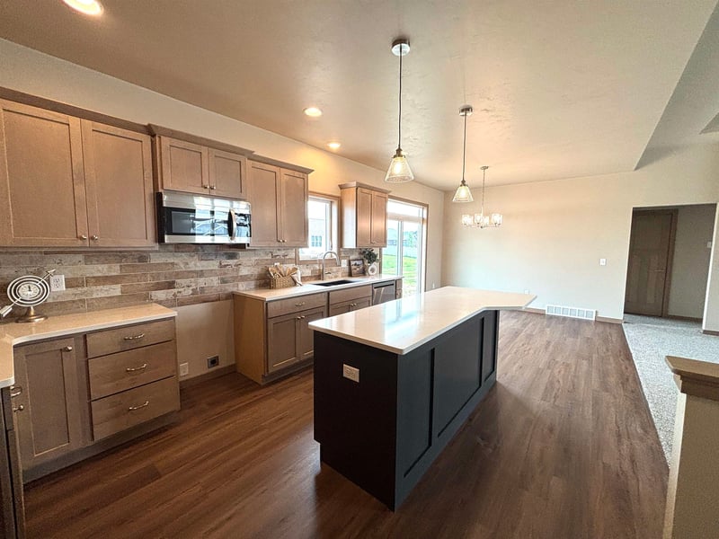 2050 Bear Paw Trl, Sherwood, WI 54130