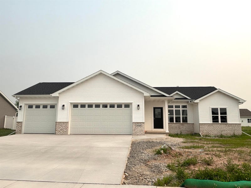 2050 Bear Paw Trl, Sherwood, WI 54130