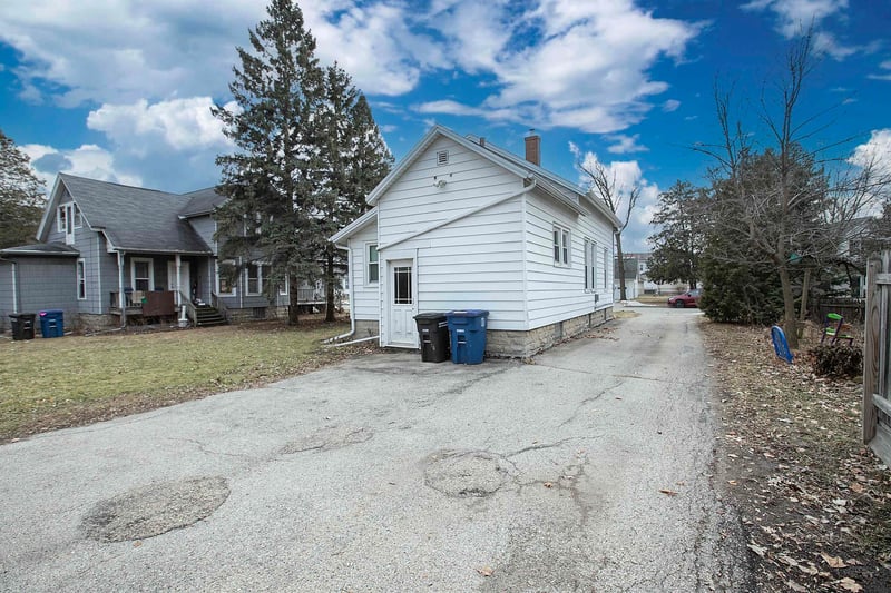 858 Vine Ave, Oshkosh, WI 54901