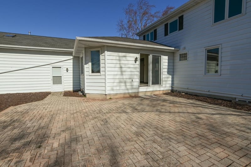 2046 Wayside Pl, Green Bay, WI 54311