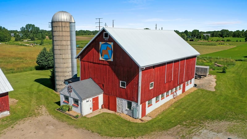 W444 Carlson Ln, Oconto Falls, WI 54154
