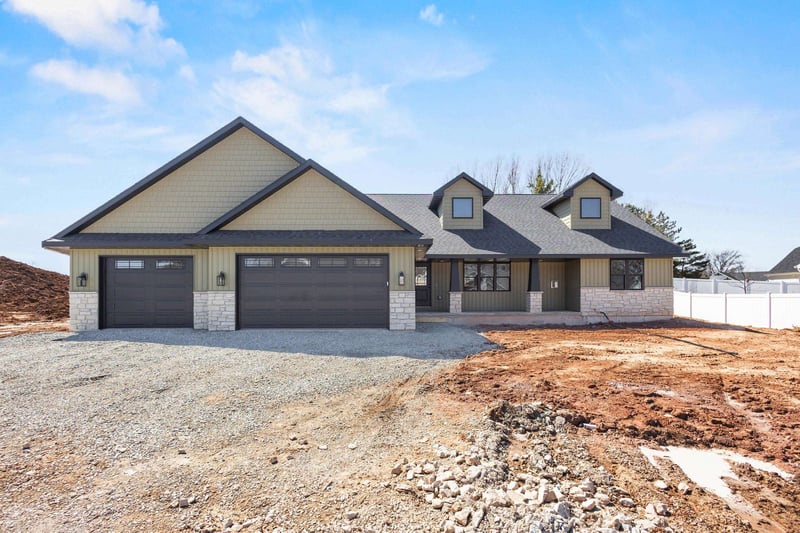 3370 Largo Ridge Ct, Green Bay, WI 54311