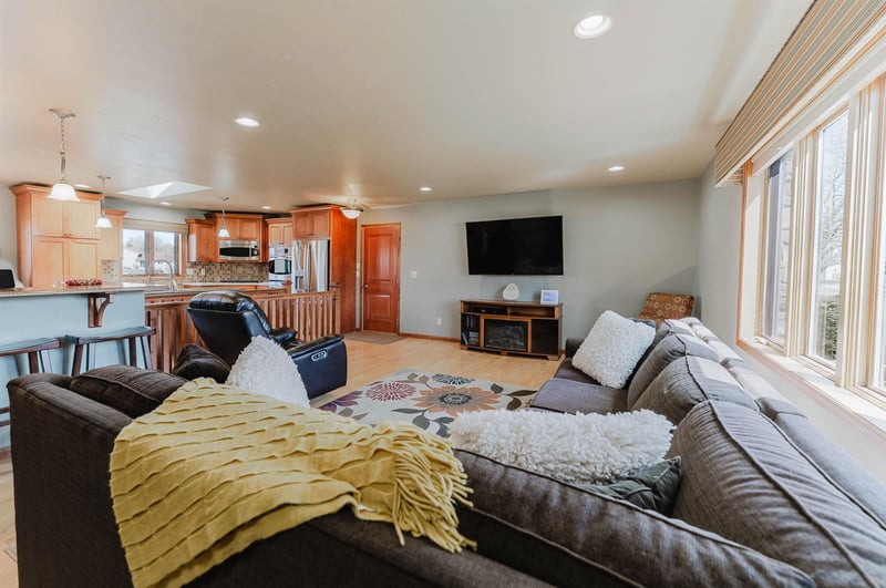 3127 Honey Creek Ct, Oshkosh, WI 54904