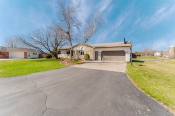 3127 Honey Creek Ct, Oshkosh, WI 54904